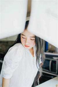 身为主角，我除了女帝老婆一无所有