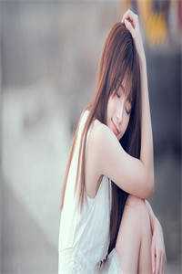 两个纤细柔美的少女