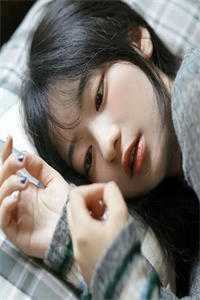 个娇娇俏俏小姑娘