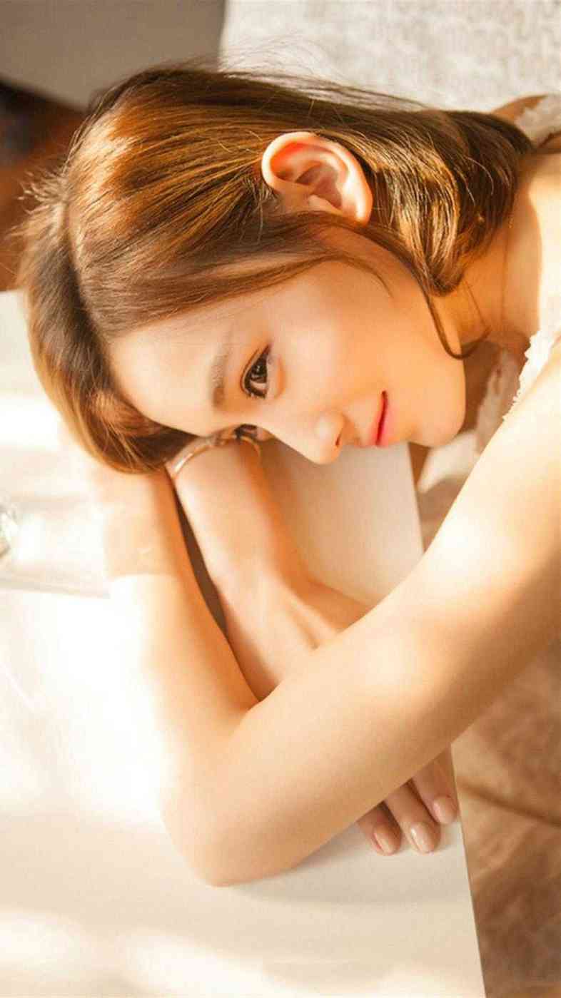 羊水破了，老公的秘书却说我在尿裤子精选全文
