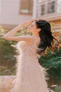 清明节，老公与女风水师墓前厮混