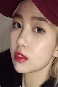 被未婚夫送给死对头后，他后悔了