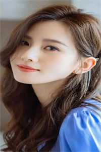 女儿躺病床上，我躺男模怀里