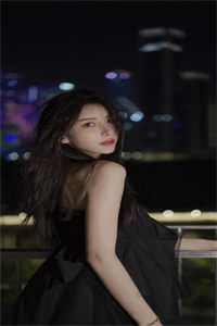 教授未婚妻出轨五年后，跪求我离婚娶她
