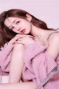 前女友华丽逆袭后，带着未婚夫嘲笑我