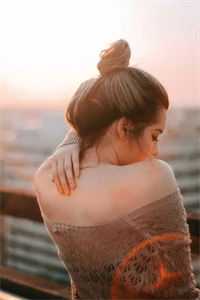 男友车祸假失忆求婚女大我离开后他悔疯了