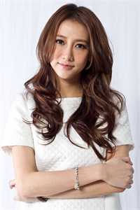 陪女儿求医五年，回来老公多了六个儿子