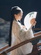 在无人的墙角
