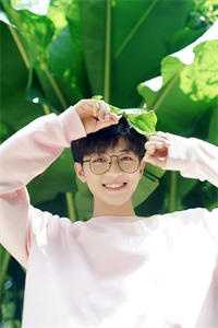 穿书后，我万丈光芒