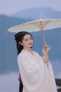 全集小说捡回摄政王后，她在皇室作威作福