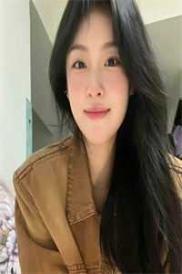 被抛弃后，邻家小青梅成了国民闺女大结局