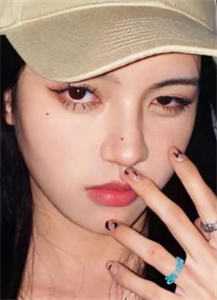 精彩小说升官后，小县令女扮男装瞒不住了