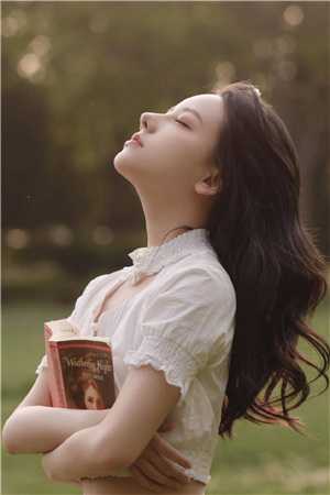 穿越星际时代,她被迫改造反派小说