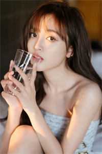上交剧本后，八零废物女配躺赢了全文