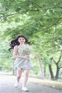 被拉去当替身？我靠绝世名曲转正了小说