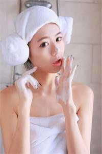 精品庶女她娇媚可人，陛下陷入爱河啦