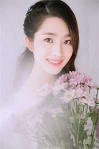 天降白给精灵,非要给我当老婆