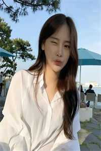 她是不是藏了东西小妹
