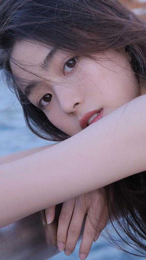 他一手操纵
