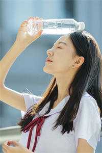 新婚夜，妻子叫我带眼罩长篇小说