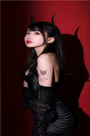 精品选集替身女强行给我做剖腹产后,疯批老公血溅当场。