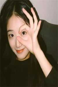 等她妩媚见青山