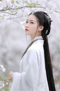 玄学美人通阴阳，疯批权臣撑腰宠