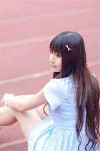 被女友赶出家门后，我成了首富之子