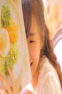 我是他女哥们，你只是他老婆