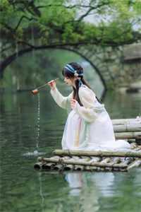 春来花开情不再