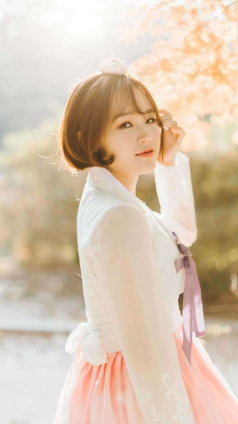 父母葬礼日，未婚夫要和女秘书领证结婚