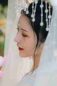 拍卖我的初夜后，未婚夫追悔莫及