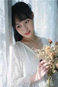 桃花空开谢，生死隔千年