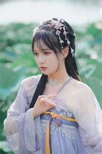 别人躲丧尸，我养女战神当保镖