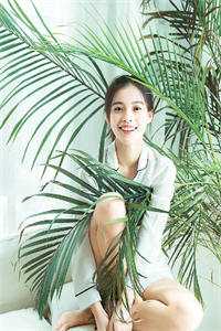 我难产诞下女儿后，老公抱着其他女人热吻申屠泽申屠
