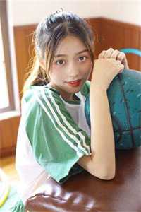 我难产诞下女儿后，老公抱着其他女人热吻申屠泽沈芊全文小说