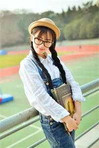 老公和我一起重回八零，他却转身去追求厂长女儿