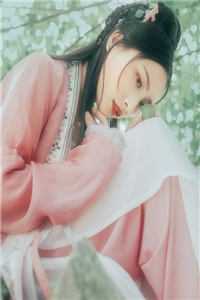 在他耳边缠哄