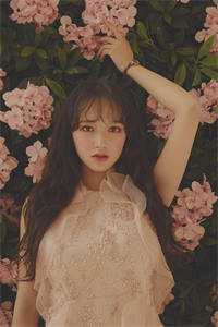 订婚当天，男友却出现在他白月光婚礼上