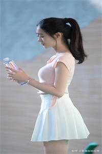 我放弃研究后，一心只有学长的未婚妻慌了