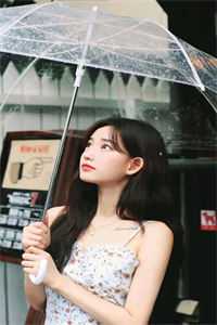 她的发丝泪水