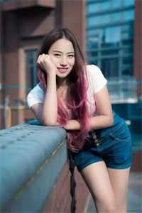 分手后，疯批大佬带人冲进婚礼现场