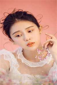 婚礼当天，她改嫁新郎他舅精选小说