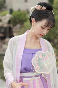 全章节阅读她死后，薄爷跪在墓碑前哭成狗
