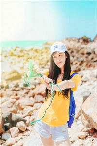 火爆小说别惹炮灰女配：黑莲花女主被我逼疯