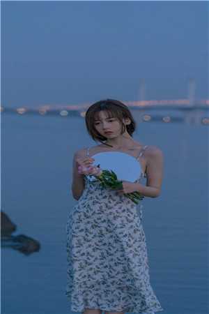 热门作品失业后，被宝藏女孩捡回家