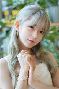 未卜先知！重回过去忽悠三大美女全文小说