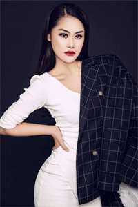 离婚后，我被小鲜肉们围满了精品