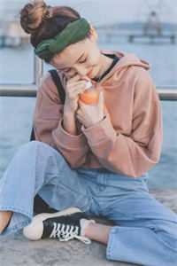 畅销书目闪婚后，豪门继承人把我当成宝